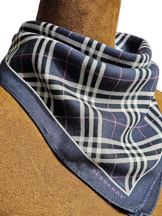 BURBERRY SCARF - Picture 4 of 16
